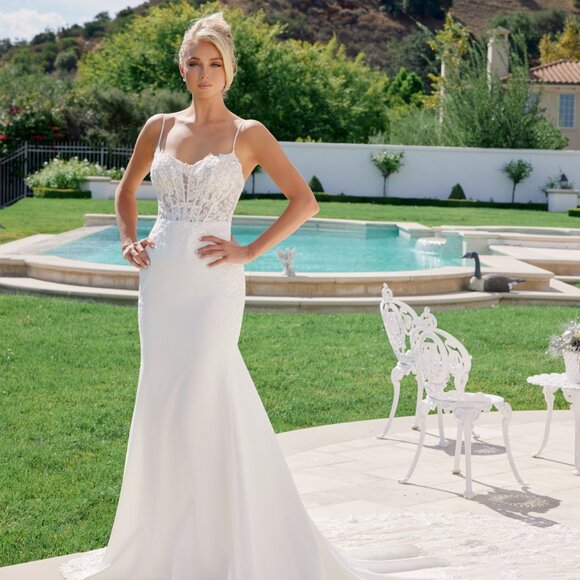 New Off White Bridal Mermaid Gown w/ Floral Lace Embroidery & V-Neck NX JW1036L - Picture 4 of 13